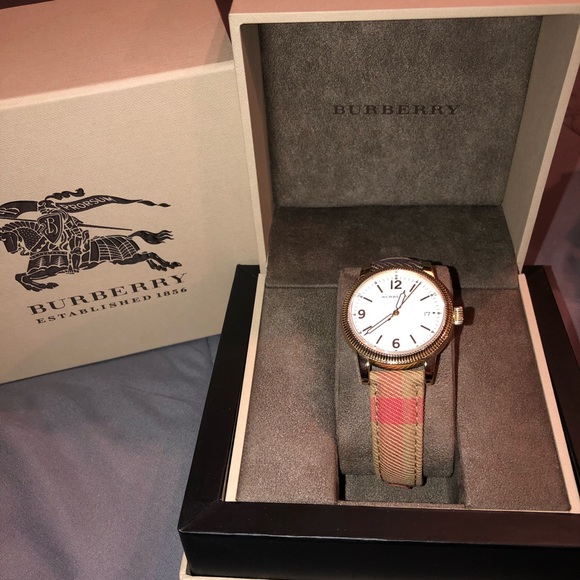 Authentic BURBERRY WOMENS WATCH - Picture 1 of 8